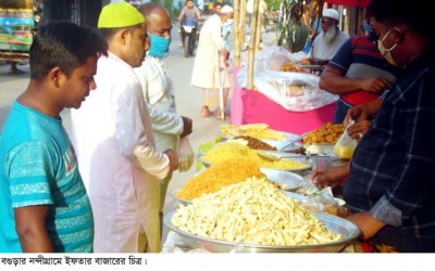 নন্দীগ্রামে জমে উঠেছে ইফতার বাজার নন্দীগ্রামে জমে উঠেছে ইফতার বাজার